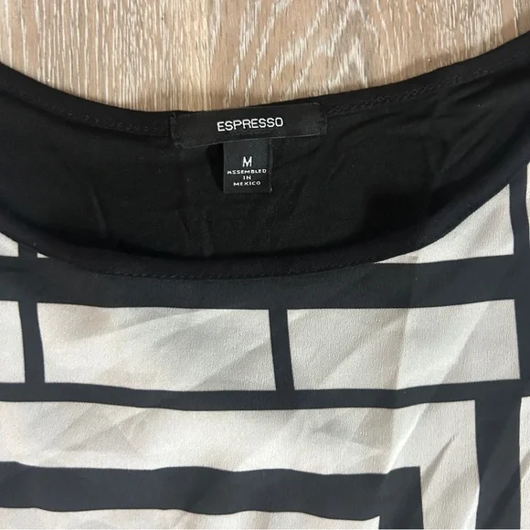 🖤 Espresso Geometric Grid Print Top – Size M - Picture 3 of 8